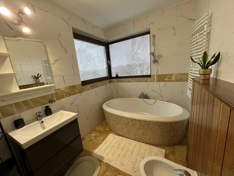 Gulia, 3 km de Buftea, inchiriere vila lux